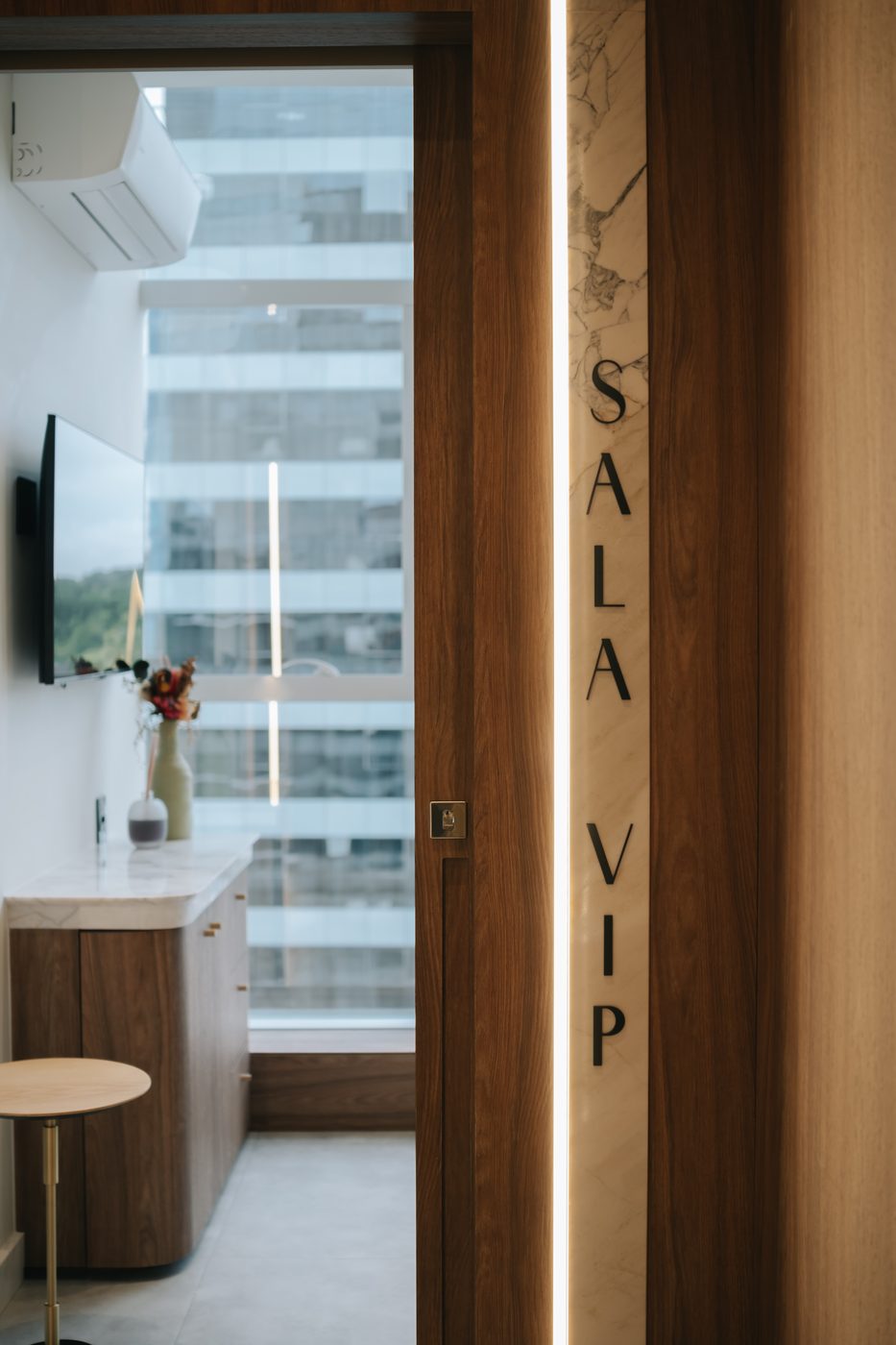 Sala VIP da MC Clínica Dermatológica, na Praia Brava, em Itajaí